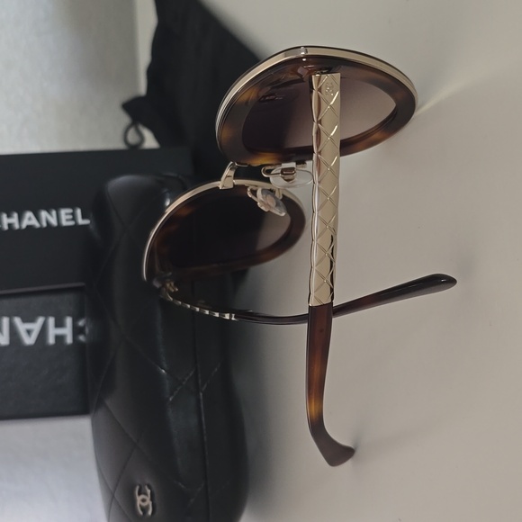 Chanel sunglasses - Picture 7 of 9